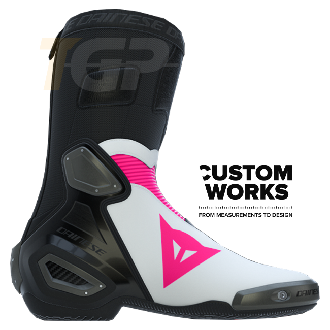 Botas de moto de carreras y calle Dainese Axial 2 | Hombre | Fuxia / Blanco | Custom Works 