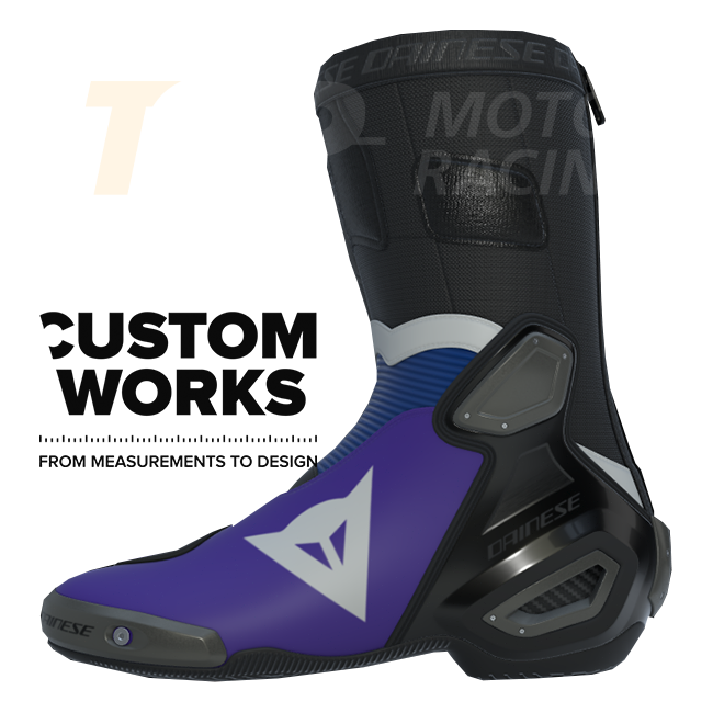Botas de moto de carreras y calle Dainese Axial 2 Racing Prima Pramac Yamaha MotoGP Replica | Hombre | Morado / Azul Yamaha / Blanco | Custom Works 