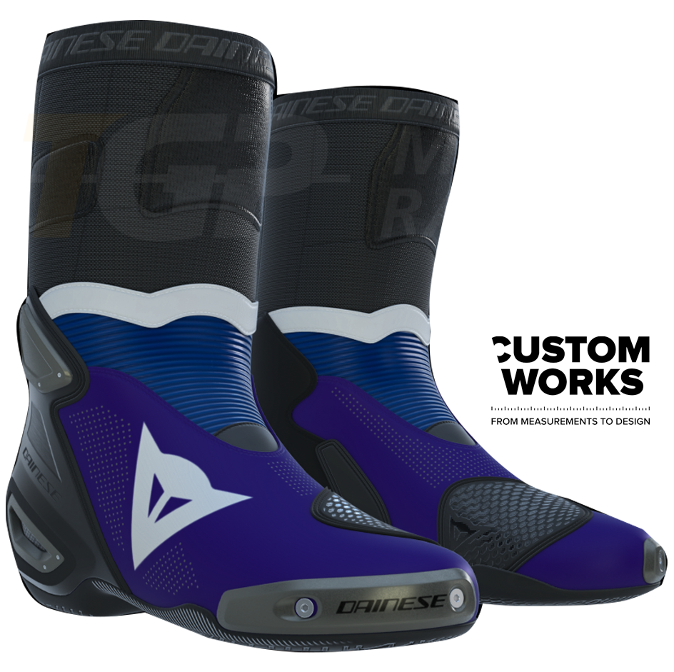 Botas de motociclismo de carreras y calle Dainese Axial 2 Air Racing Prima Pramac Yamaha MotoGP Replica | Hombre | Lila / Azul Yamaha / Blanco | Custom Works 