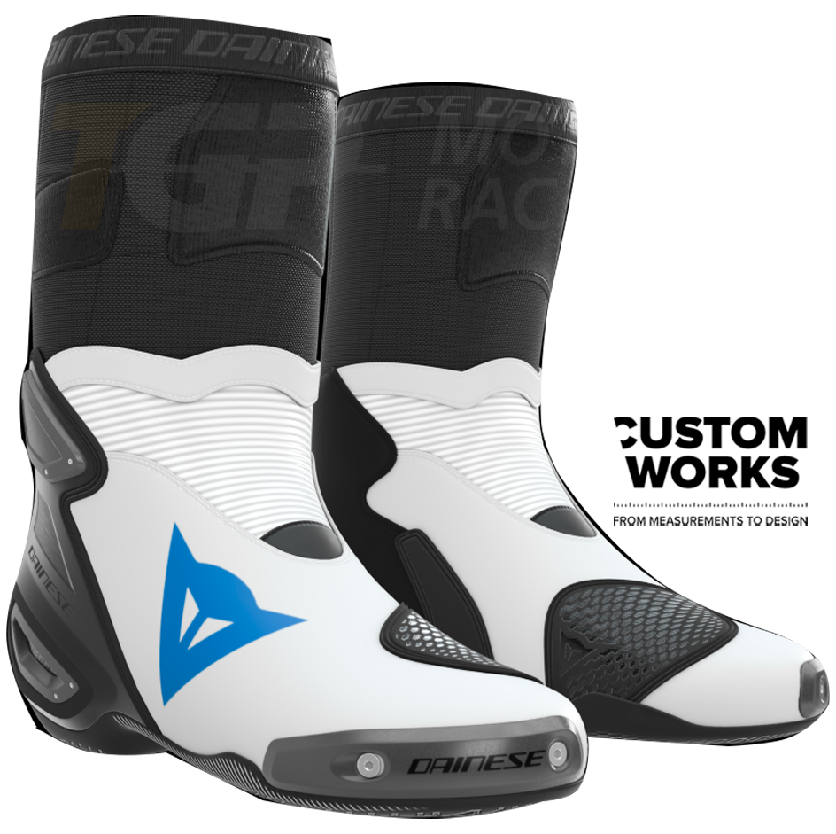 Botas de moto Axial 2 Racing y de calle Dainese | Hombres | Blanco / Cielo | Custom Works 
