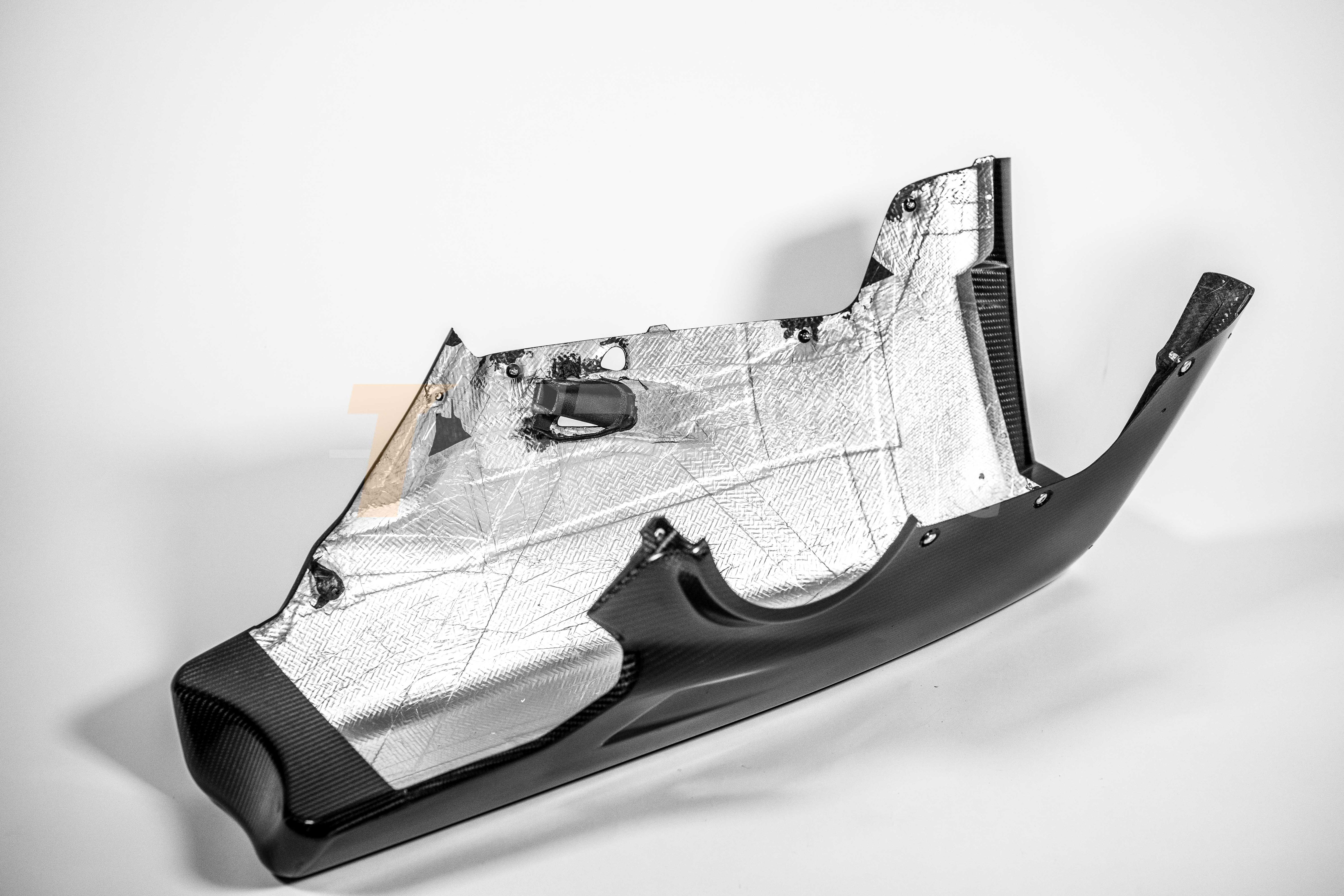 Deflector de motor 200 g Carbon AP Carbon Line Ducati Panigale V4 R (2026) 
