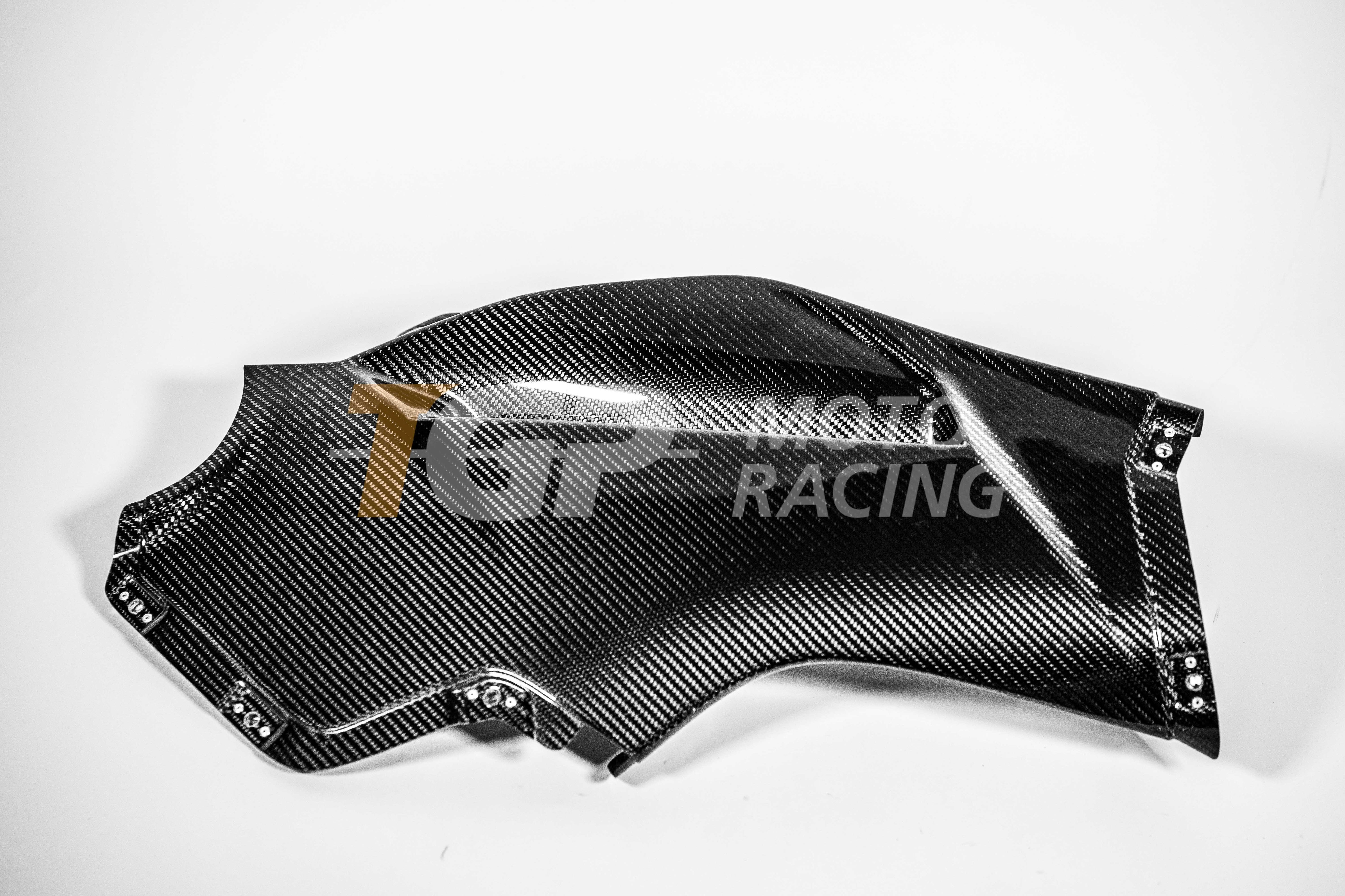 Panel lateral derecho 200 g de carbono AP Carbon Line Ducati Panigale V4 R (2026) 