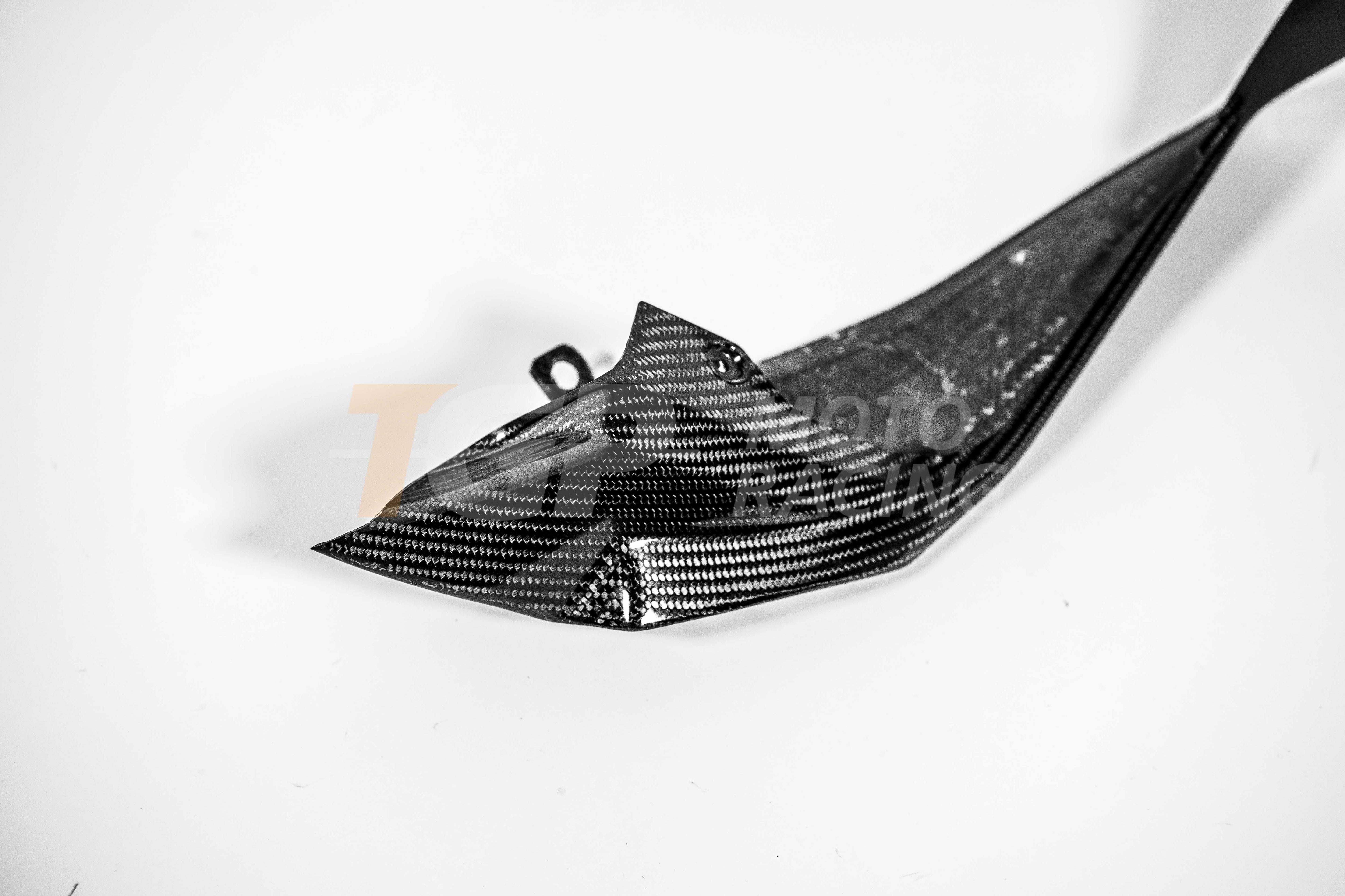 Carenado trasero derecho 200 g Carbono AP Carbon Line Ducati Panigale V4/S/R (25-26) 