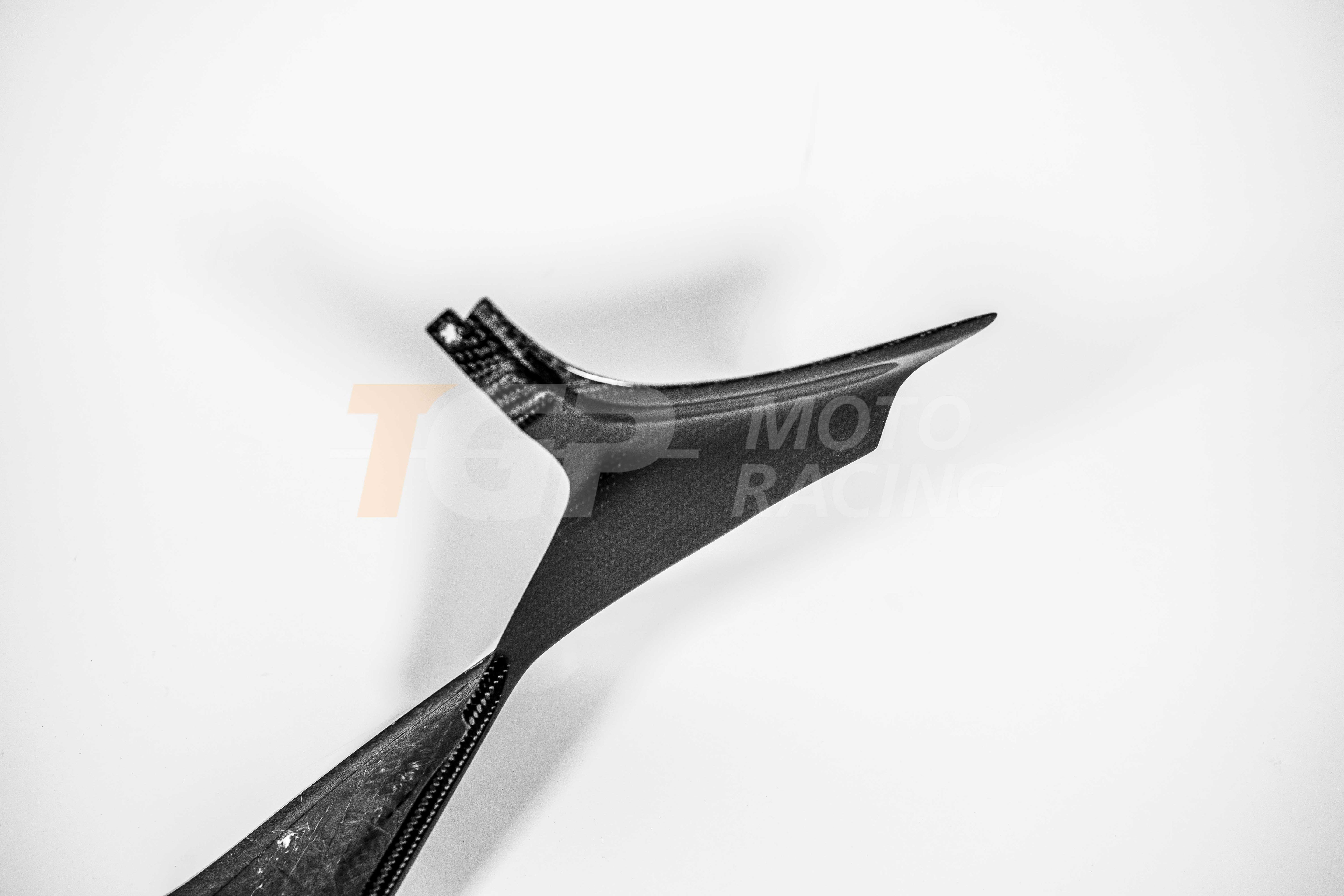 Carenado trasero derecho 200 g Carbono AP Carbon Line Ducati Panigale V4/S/R (25-26) 