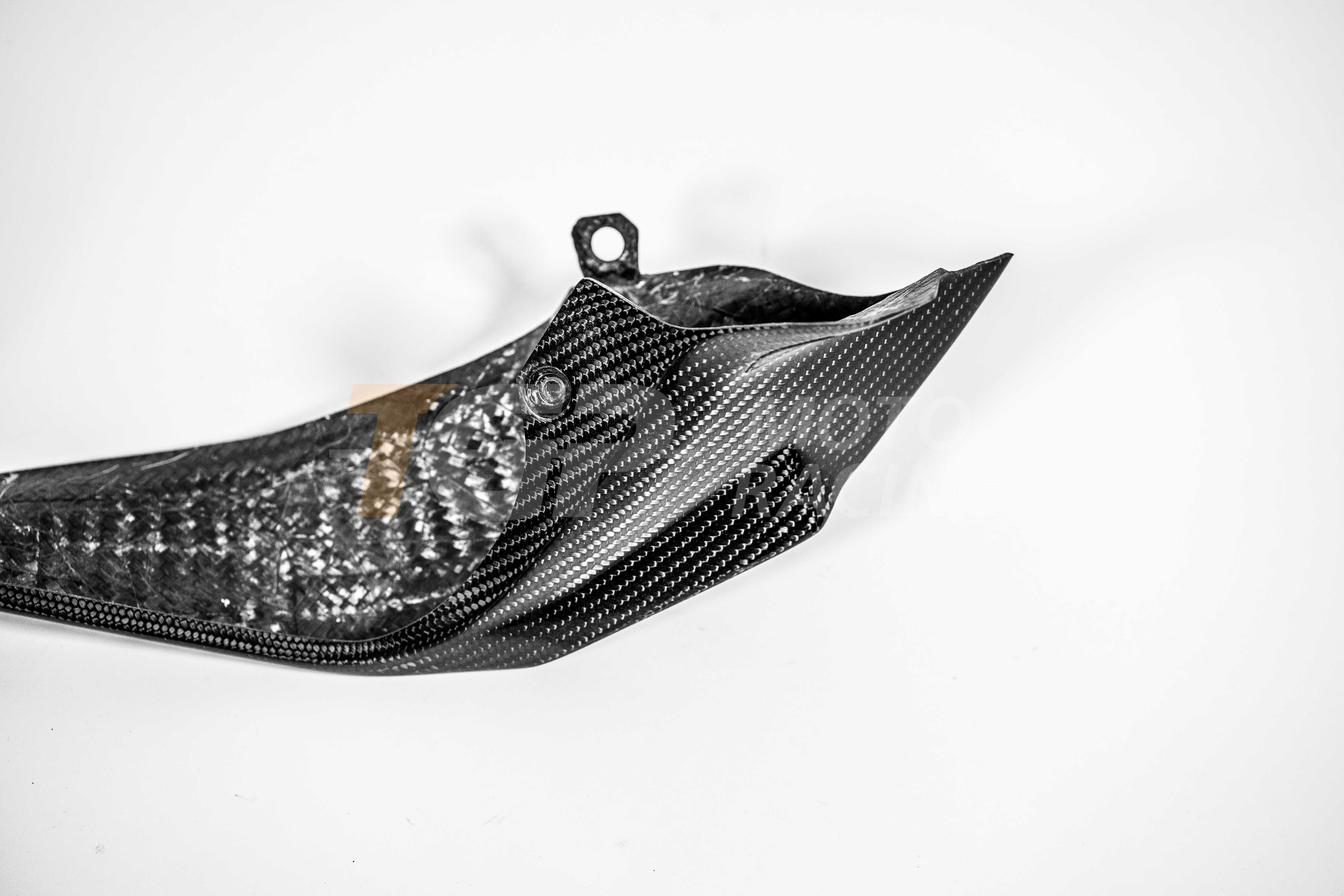 Carenado trasero izquierdo 200 g de carbono AP Carbon Line para Ducati Panigale V4/S/R (25-26) 