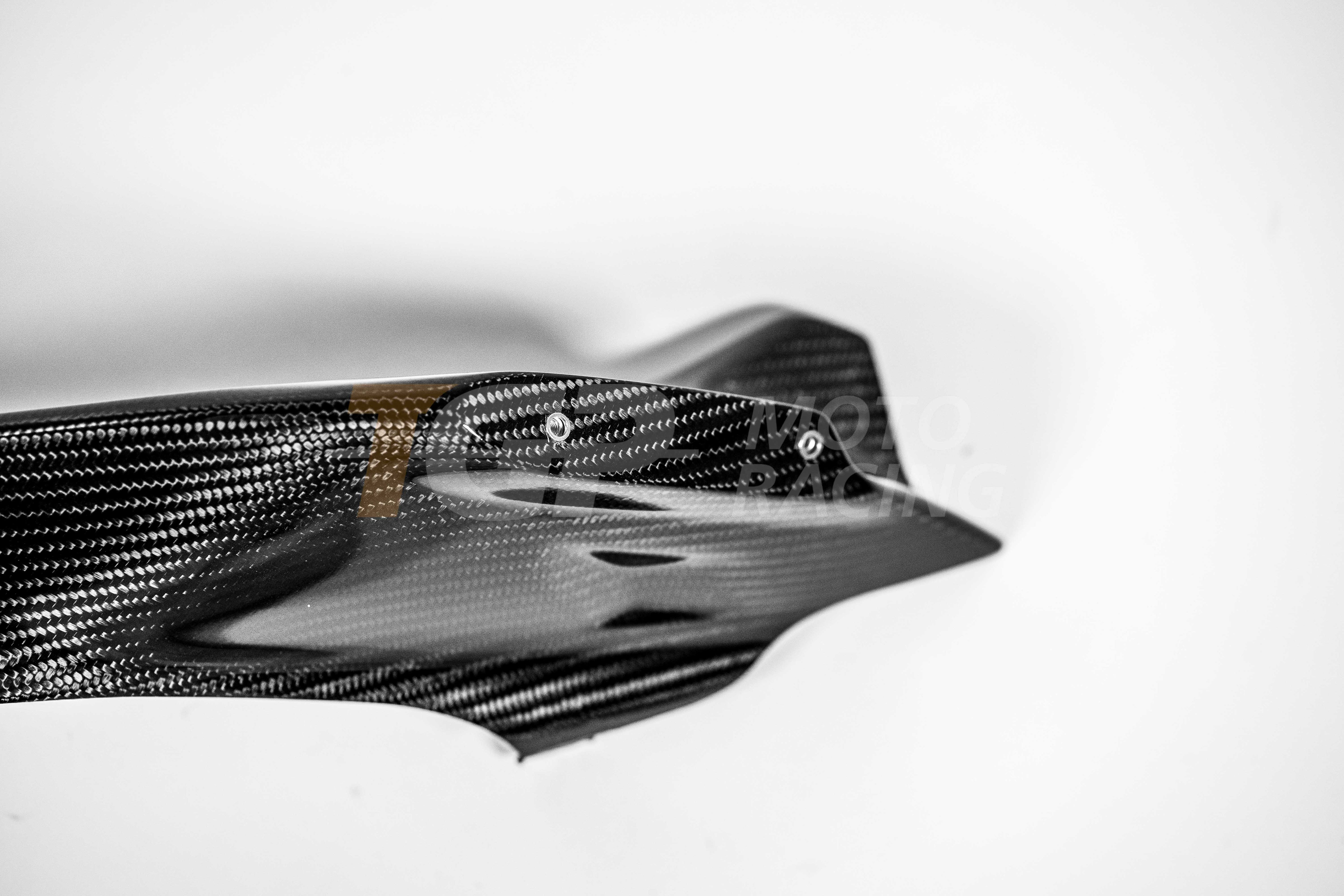Carenado trasero izquierdo 200 g de carbono AP Carbon Line para Ducati Panigale V4/S/R (25-26) 