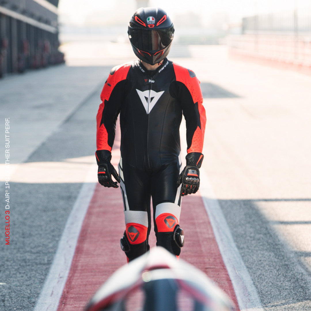 Dainese Mugello 3 D-AIR® Mono de cuero con airbag perforado – Traje de carrera | Hombre | Negro/Rojo 