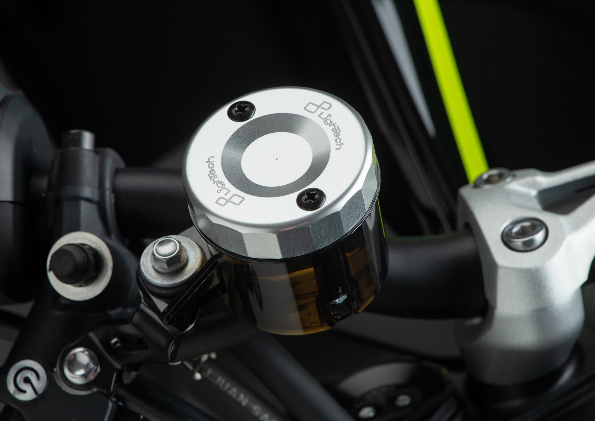 Tapa del depósito de expansión delantero LighTech Ducati Panigale 1299/S (15-18) FBC04 