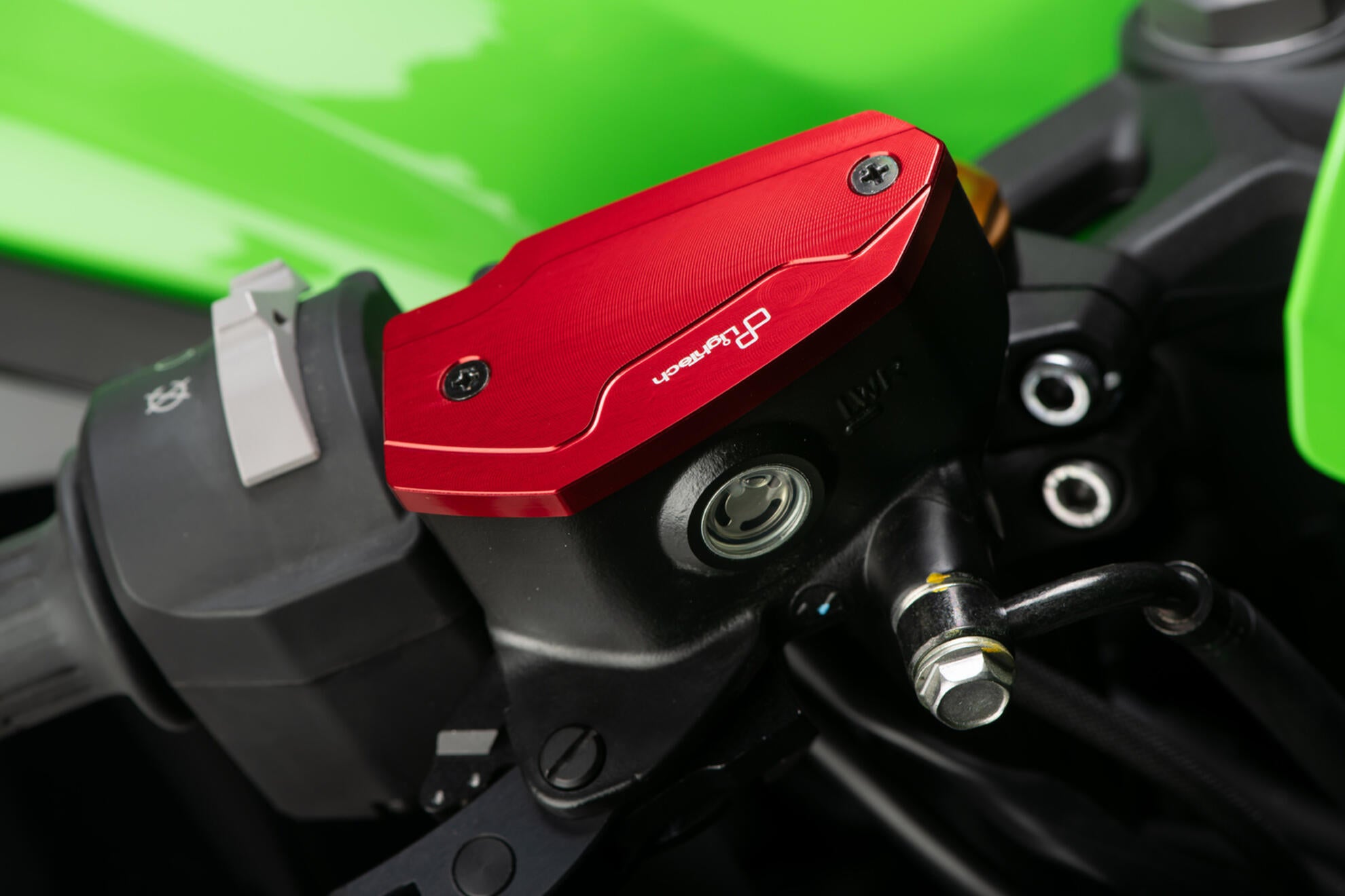 Tapa del depósito de compensación delantera LighTech Kawasaki ZX-4 RR (23-25) FBC16 