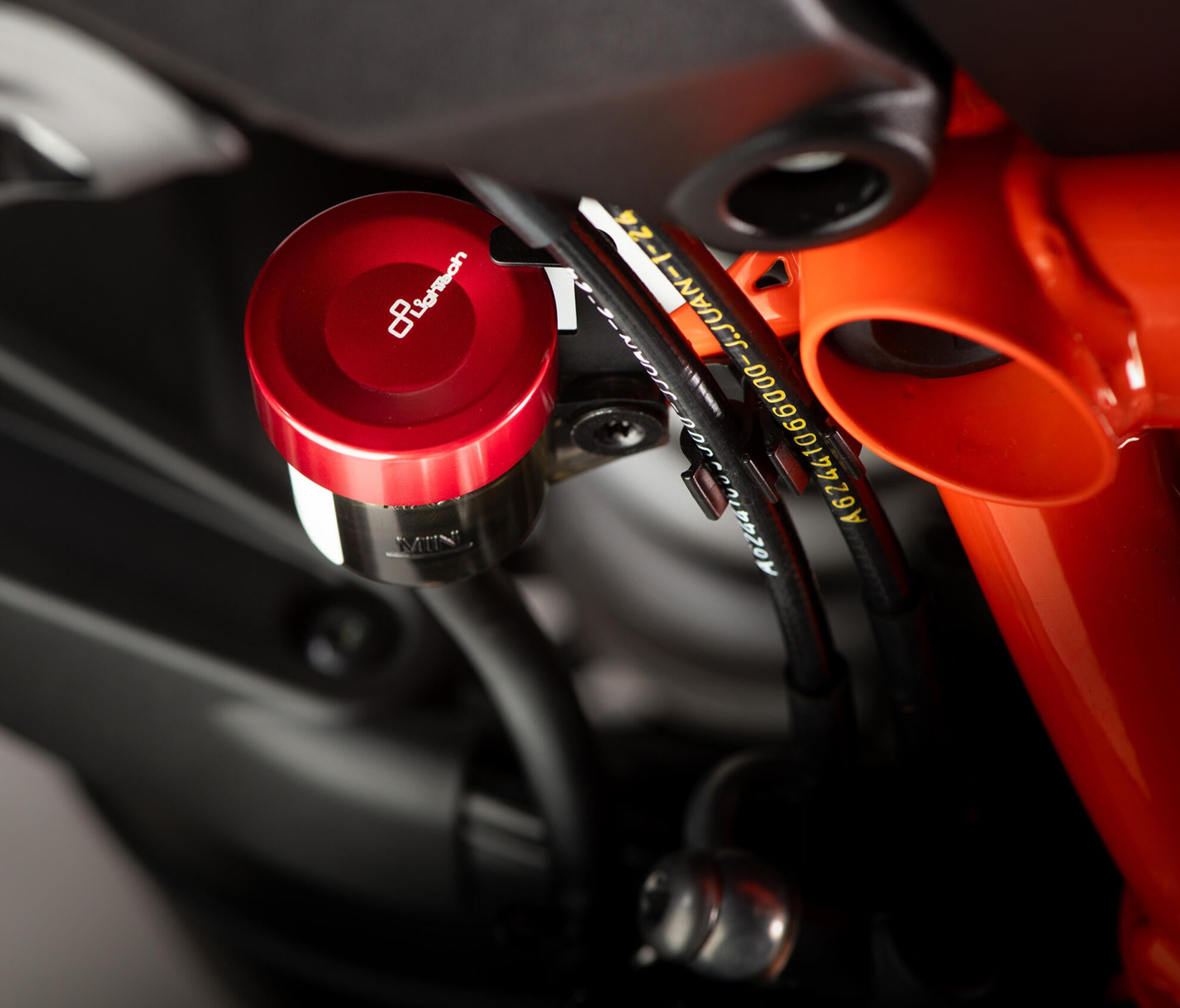 Tapa del depósito de compensación trasero LighTech Ducati Panigale V4/S (2025) FBC27 