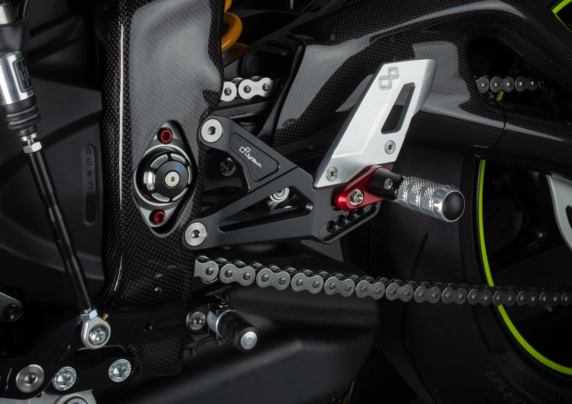 Sistema de frenos R LighTech Triumph Daytona 675/765 (13-21) FTRTR005R 