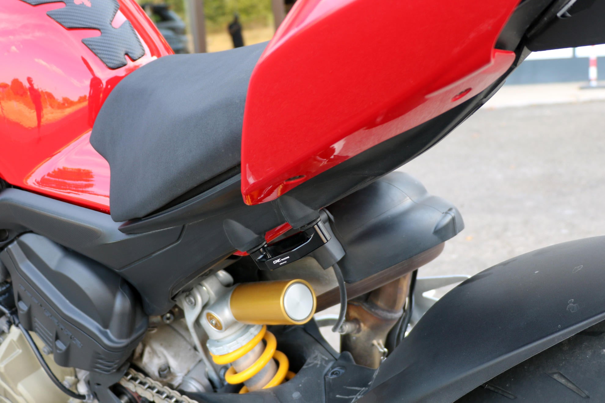 Placas de cubierta de estribos para pasajero de aluminio CNC Racing Ducati Panigale V4/S (2025) PET52 