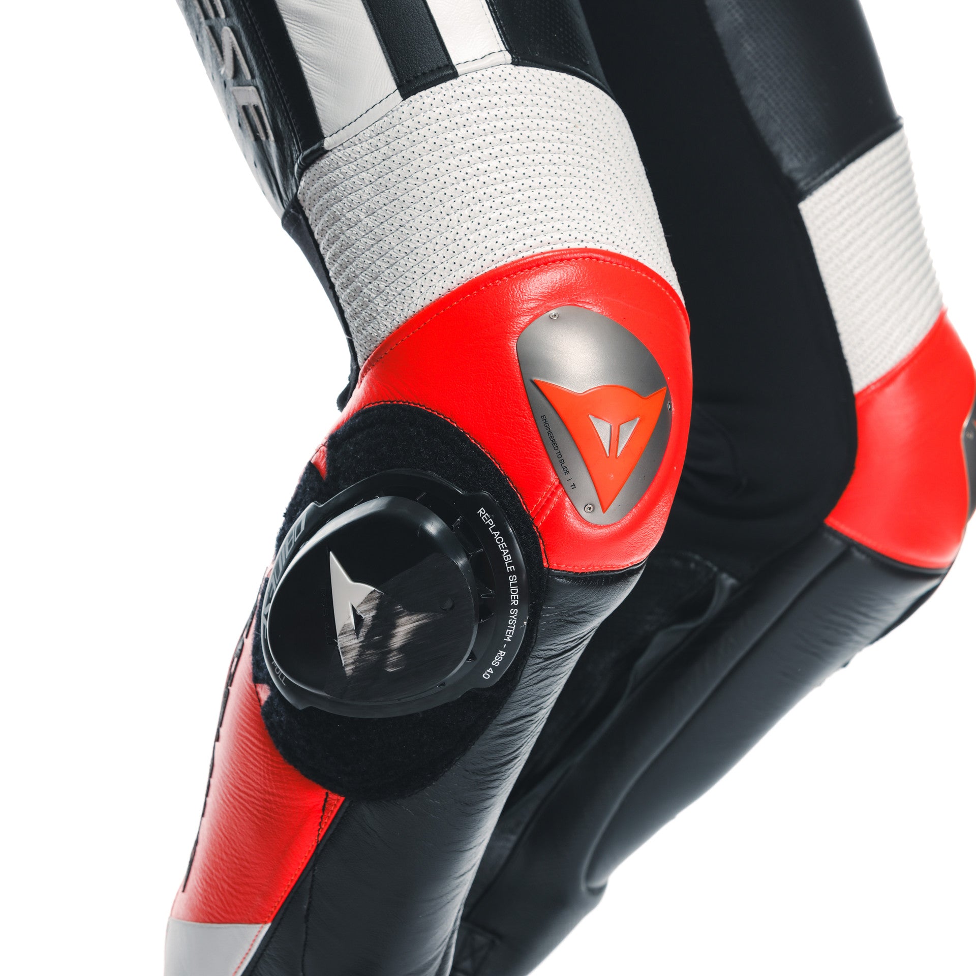 Dainese Mugello 3 D-AIR® Mono de cuero con airbag perforado – Traje de carrera | Hombre | Negro/Rojo 