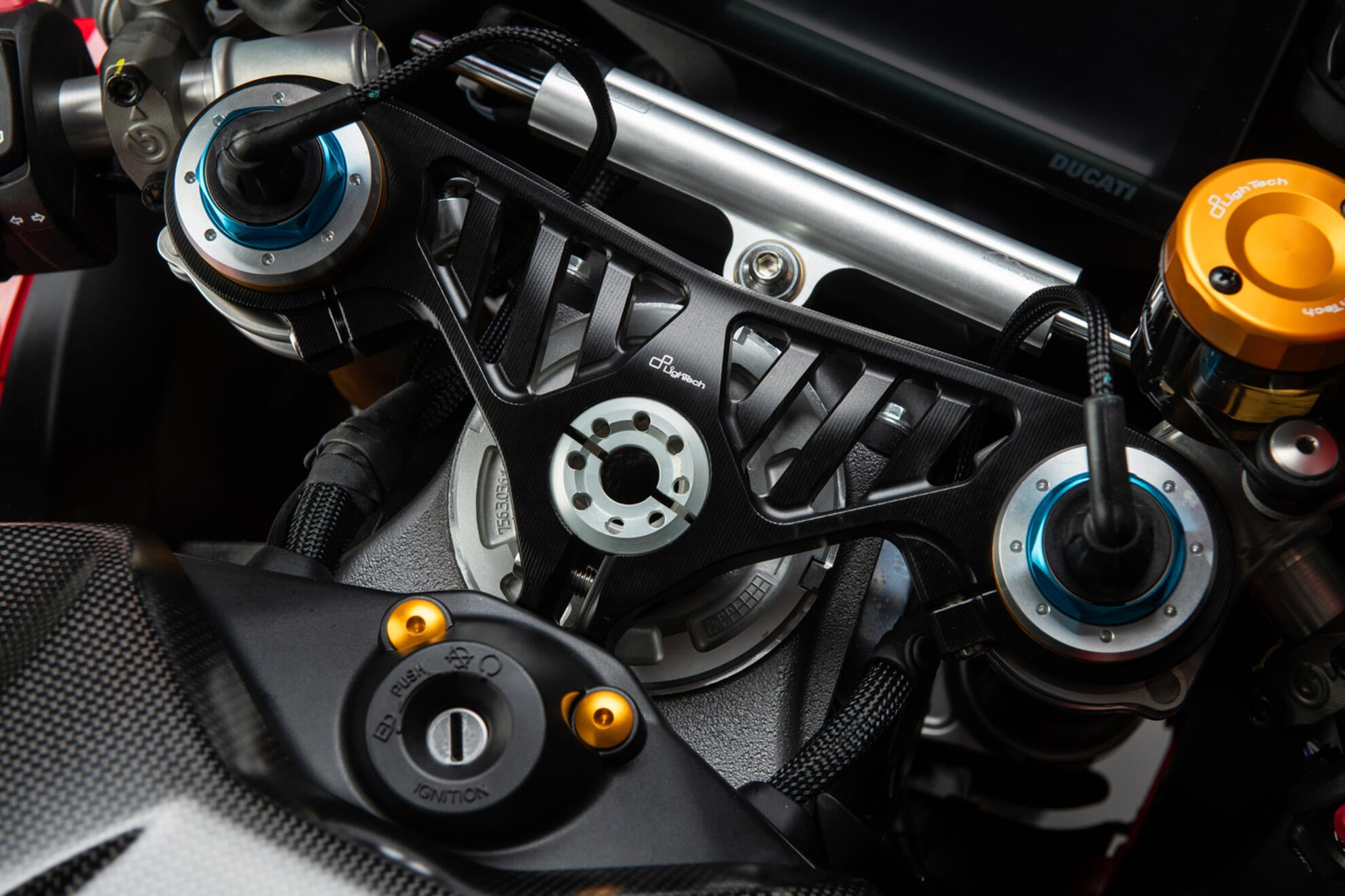 Puente de horquilla (SUPERIOR) LighTech Ducati Panigale V4/S (2025) TCADU002NER 