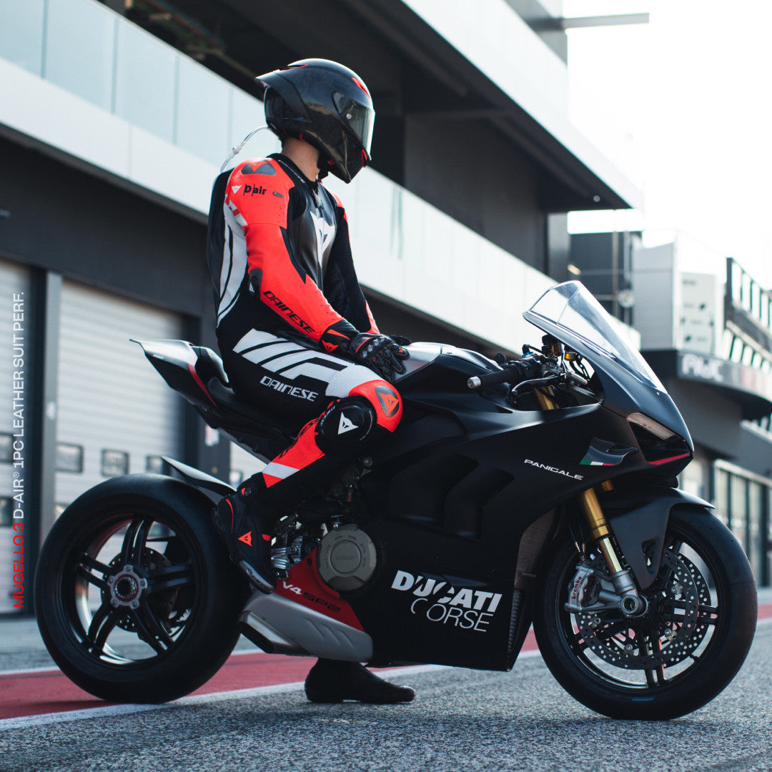 Dainese Mugello 3 D-AIR® Mono de cuero con airbag perforado – Traje de carrera | Hombre | Negro/Rojo 